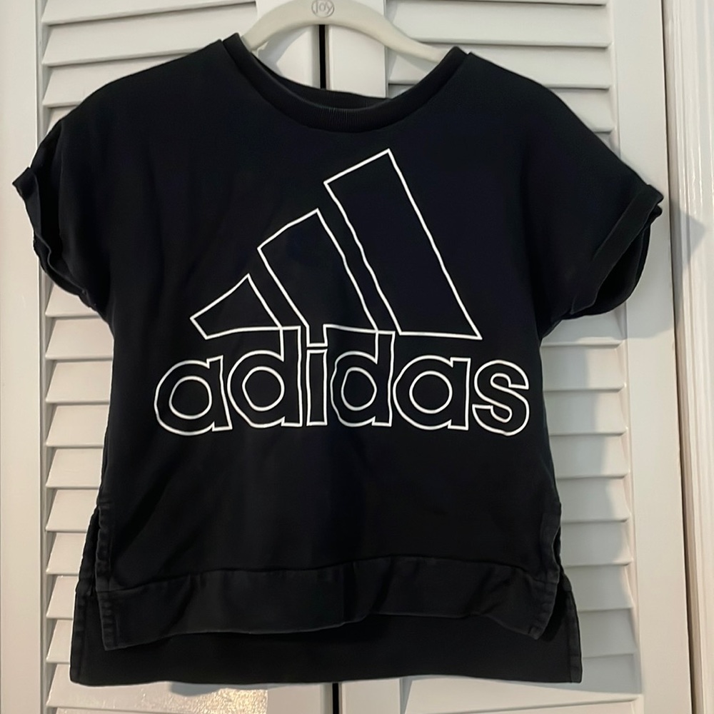 Girls Adidas black t shirt with white logo high low size L(14)
